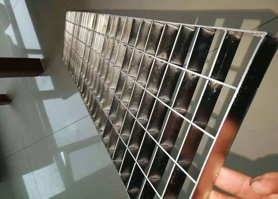 Barra galvanizada 316 de acero inoxidable que ralla la plataforma no inflamable de la reja del metal