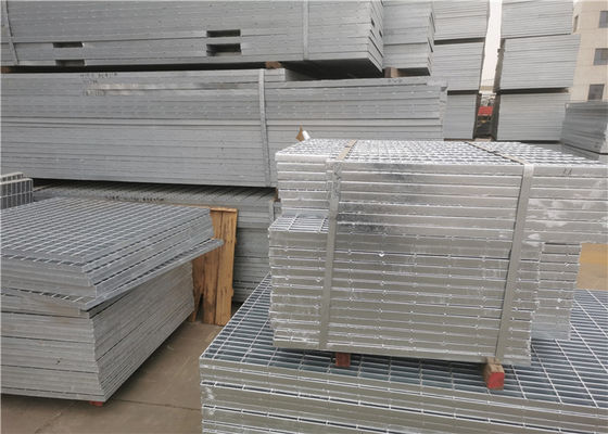 Acero serrado de la plataforma de la pisada de escalera que ralla 3X30 galvanizado sumergido caliente