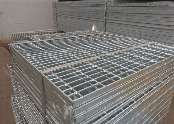 La reja de acero de acero de la plataforma de carbono Q235 galvanizó forma serrada del cuadrado