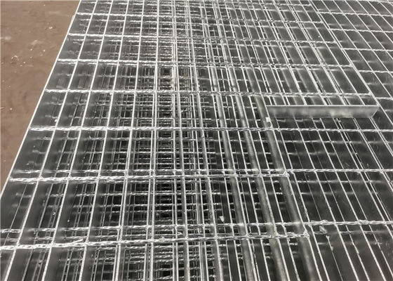Acero serrado de la plataforma de la pisada de escalera que ralla 3X30 galvanizado sumergido caliente