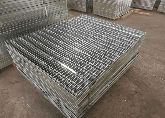 La calzada de acero rectangular Q235 ralla la corrosión anti de la reja 90m m