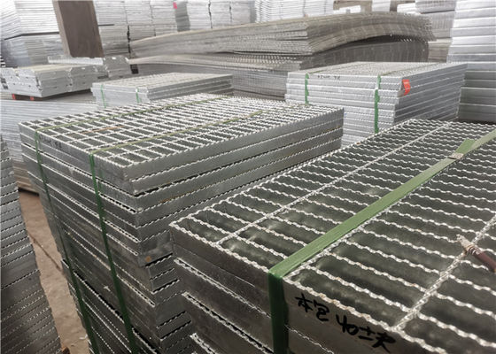 la inmersión caliente de acero de carbono de 6m m galvanizó la reja de acero yo tipo hoja