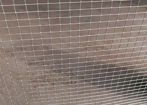 el alambre soldado con autógena el 1.5*1.5cm Mesh Fence 4x8 soldó con autógena los paneles del alambre para el gallinero de pollo