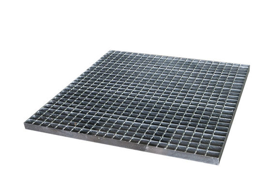 pisadas de escalera serradas 40x5m m de la reja de la barra para la ingeniería municipal