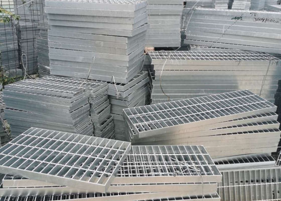 El electro macho de estampar galvanizado cerró la hoja de metal de la rejilla Q235 el rallar