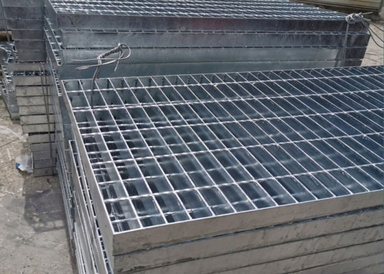 El electro macho de estampar galvanizado cerró la hoja de metal de la rejilla Q235 el rallar