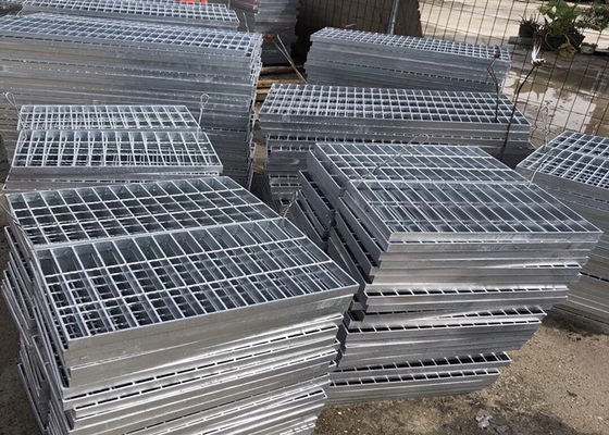 Q235 serró la plataforma de rejilla de acero galvanizada 65x5m m de la inmersión caliente