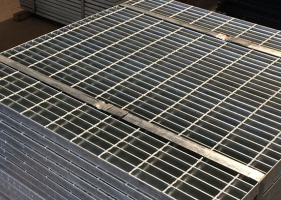 Q235 serró la plataforma de rejilla de acero galvanizada 65x5m m de la inmersión caliente