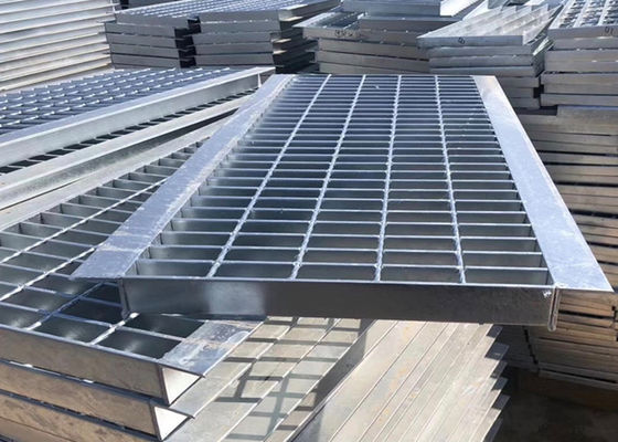 pisadas de escalera serradas 40x5m m de la reja de la barra para la ingeniería municipal