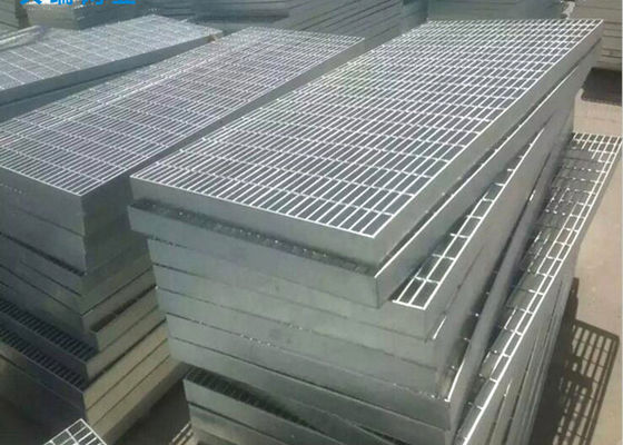 La prueba ligera de la resbalón de la estructura soldó con autógena la longitud de acero de la reja el 12m para las calzadas