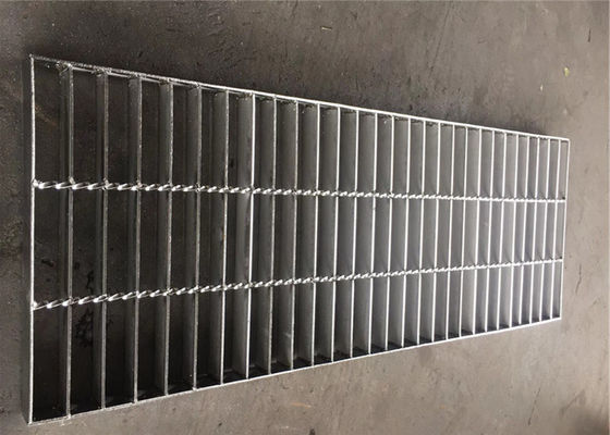 La armadura llana soldó con autógena el acero que rallaba la plataforma constructiva galvanizada 50x5m m