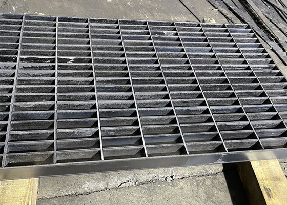 La armadura llana soldó con autógena el acero que rallaba la plataforma constructiva galvanizada 50x5m m