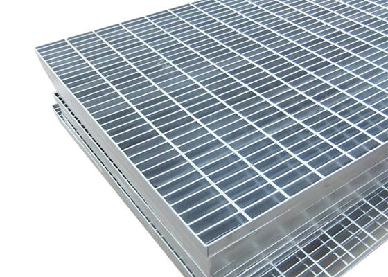 Piso de acero inoxidable 316 color plata que ralla 100mm*6m m para las centrales eléctricas