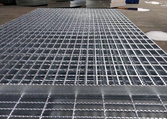 Piso de acero inoxidable 316 color plata que ralla 100mm*6m m para las centrales eléctricas