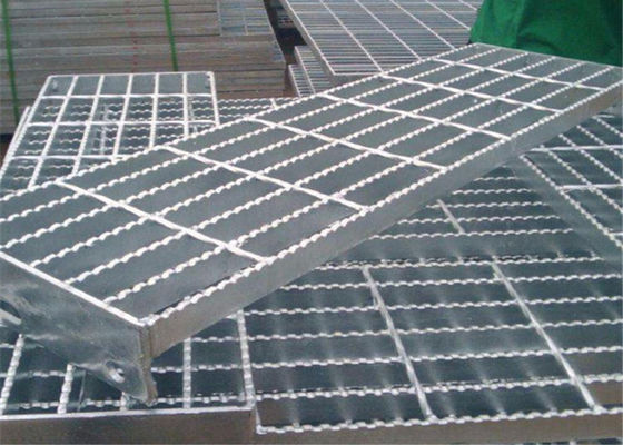 La prueba ligera de la resbalón de la estructura soldó con autógena la longitud de acero de la reja el 12m para las calzadas