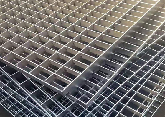 La corrosión anti soldó con autógena el acero que rallaba el suelo de aluminio de la rejilla del metal de 40*3m m