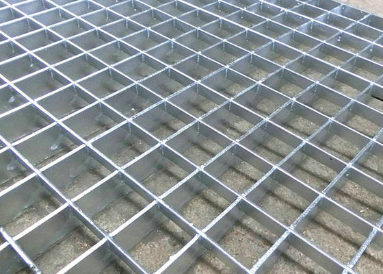 La resbalón anti Q345 soldó con autógena la inmersión caliente de la anchura de acero de la reja 1250m m galvanizada