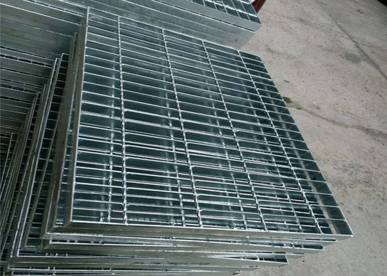 Metal de la prolongación del andén del dren del parque que ralla resistencia de impacto ligera de 30X100m m