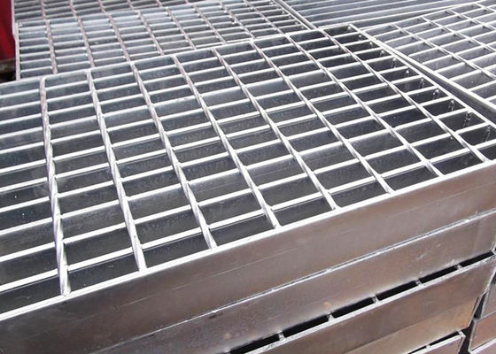 Metal de la prolongación del andén del dren del parque que ralla resistencia de impacto ligera de 30X100m m