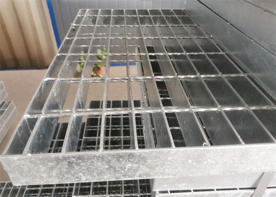 Hurto anti galvanizado de la calzada de la inmersión caliente del grueso de acero de la reja 6m m