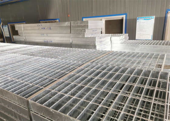 la inmersión caliente de la placa de rejilla de acero al aire libre gruesa de 4m m galvanizó el alto galvanizado