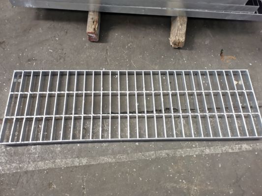 estructura ligera gruesa corrosiva anti de la plataforma 4m m de la reja del metal de 50*5m m