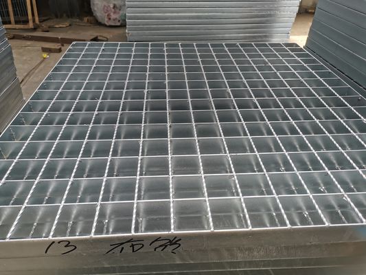 El puerto cuadrado no patina la escalera de acero de la rejilla pisa 40m m para la ingeniería del saneamiento
