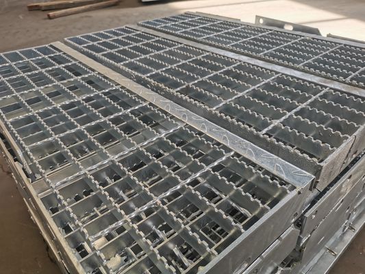 Tipo de acero fábrica de la anchura T4 de la reja el 1m del compuesto de la galvanización de la inmersión caliente del ODM al aire libre
