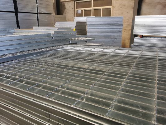 Reja de acero permeable al agua de las pisadas de escalera