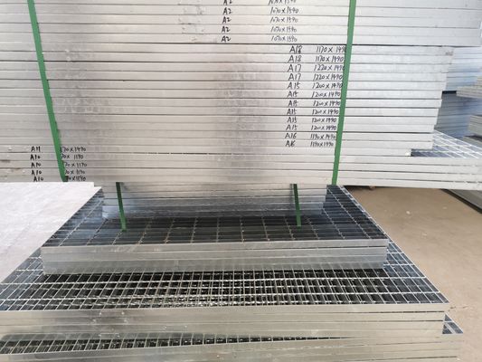 Tipo de acero fábrica de la anchura T4 de la reja el 1m del compuesto de la galvanización de la inmersión caliente del ODM al aire libre