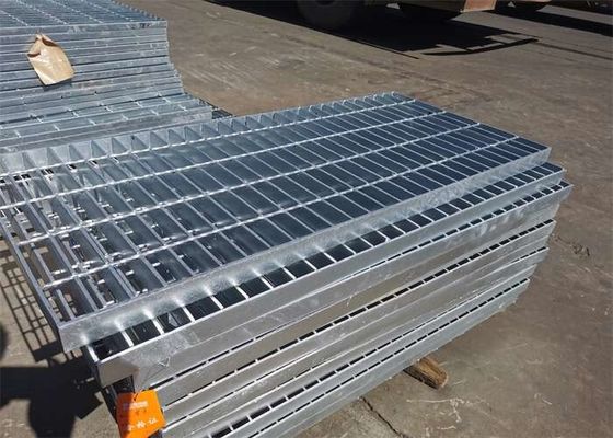 La barra de acero serrada industrial de carbono del SGS que rallaba la inmersión caliente galvanizó