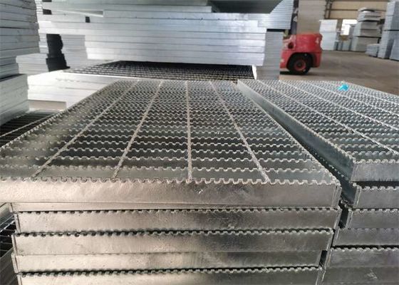 La calzada de acero galvanizada dentada ralla rallar 6063 de aluminio para el dren del estadio