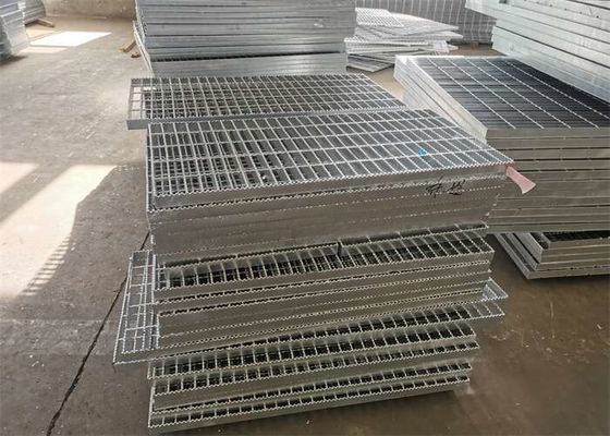 La calzada de acero galvanizada dentada ralla rallar 6063 de aluminio para el dren del estadio