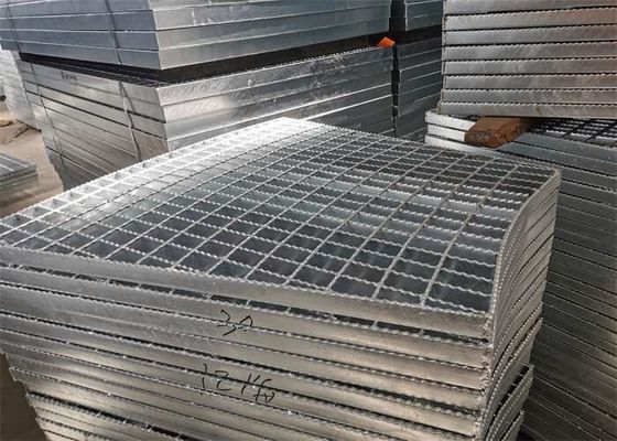 La calzada de acero galvanizada dentada ralla rallar 6063 de aluminio para el dren del estadio