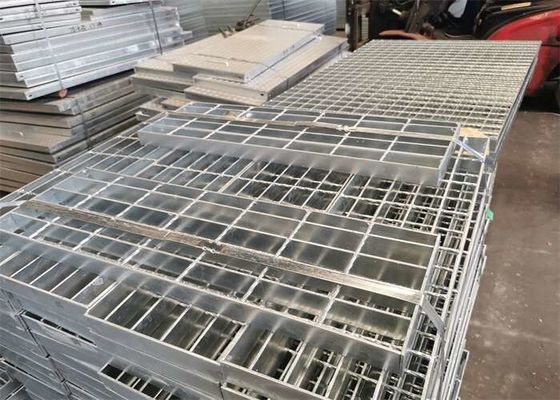 La barra de acero serrada industrial de carbono del SGS que rallaba la inmersión caliente galvanizó