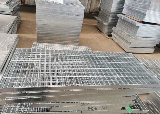 La calzada galvanizada prueba de la resbalón Q235 ralla la estructura ligera 32x5m m