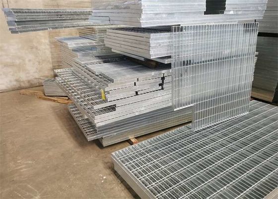 Anchura de acero de la reja 1250m m de la calzada de la corrosión anti para las fábricas de productos químicos
