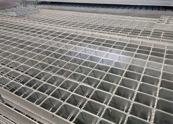 Pisadas de escalera industriales de la plataforma 5m m de rejilla de acero gruesos para el puente ferroviario