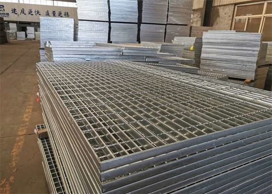 Reja de acero 100m m de las pisadas de escalera de la resbalón anti estándar AS1657 para el estacionamiento