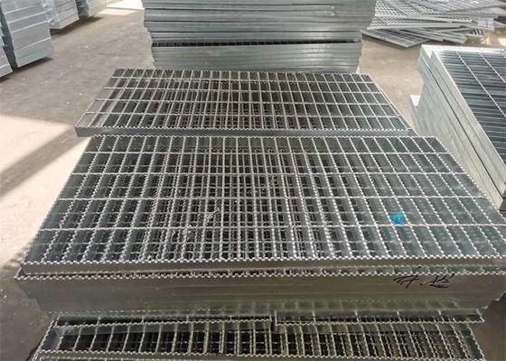 La escalera anti de la resbalón de 48 pulgadas pisa el molino de rejilla de acero de la calzada acabado