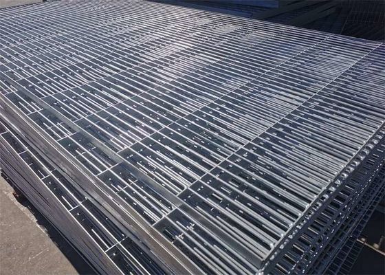 Estilo serrado 60m m de rejilla de acero galvanizado de las pisadas de escalera de la inmersión caliente