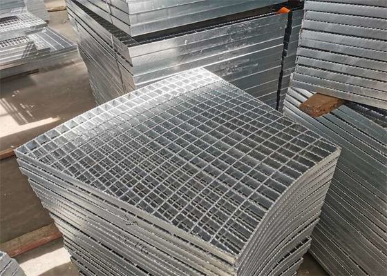 Dentado no patinar la inmersión caliente de rejilla de acero de las pisadas de escalera de 32*3m m galvanizó