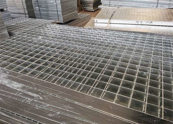 Anchura de acero de la reja 1250m m de la calzada de la corrosión anti para las fábricas de productos químicos