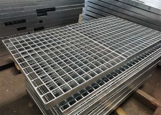 La calzada galvanizada prueba de la resbalón Q235 ralla la estructura ligera 32x5m m