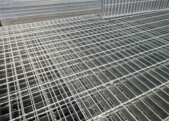La inmersión caliente galvanizó las rejillas de acero de la calzada que rallaban forma modificada para requisitos particulares 25*3m m