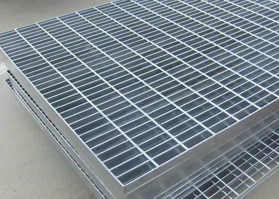 La inmersión caliente ligera Q235 galvanizó el metal que rallaba el estándar de acero con poco carbono A1011