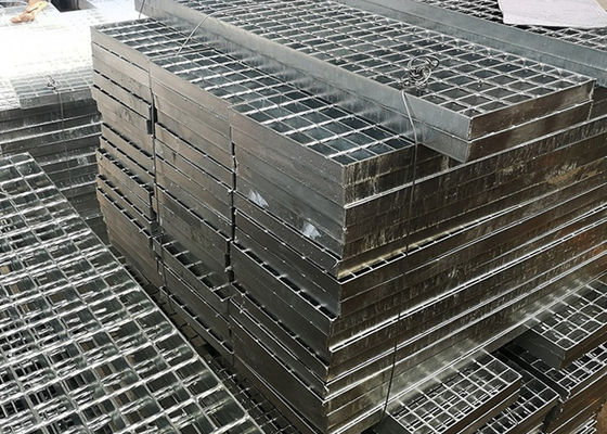 La inmersión caliente espesada galvanizó la plataforma de rejilla de acero para el estacionamiento