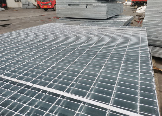 reja de acero soldada con autógena acera de acero galvanizada en baño caliente de la escalera de 1000mm*300m m