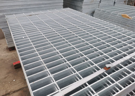 la inmersión caliente de 1000mm×6000m m galvanizó la reja de acero soldada con autógena la resistencia de acero de la resbalón de la acera