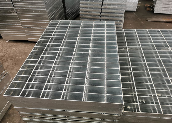reja de acero soldada con autógena acera de acero galvanizada en baño caliente de la escalera de 1000mm*300m m